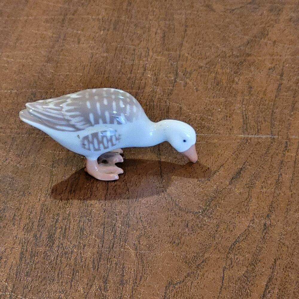 Vintage Bing & Grøndahl (B&G) porcelain goose figurine #1902 Made in Denmark
